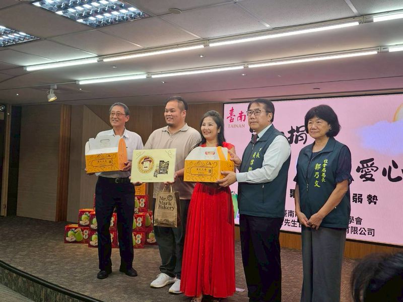 imSTONE力挺「買一捐一 柚見愛心」 公益行動 中秋送暖助農扶弱